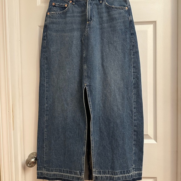 GAP Blue Denim Skirt - Picture 2 of 5